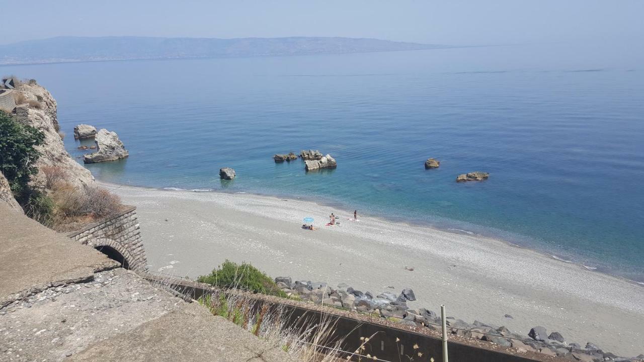 Bed and Breakfast Il Veliero Roccalumera Exterior foto